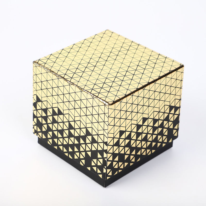 Złota folia Spersonalizowane skórzane pudełko na zegarek Dwa kawałki sztywnego papieru z poduszką owiniętą na czarno